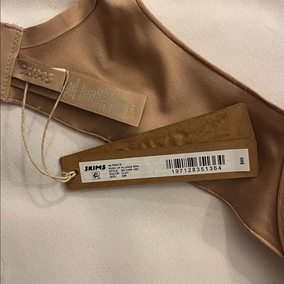 SKIMS ULTIMATE TEARDROP PUSH-UP BRA - Picture 3 of 3